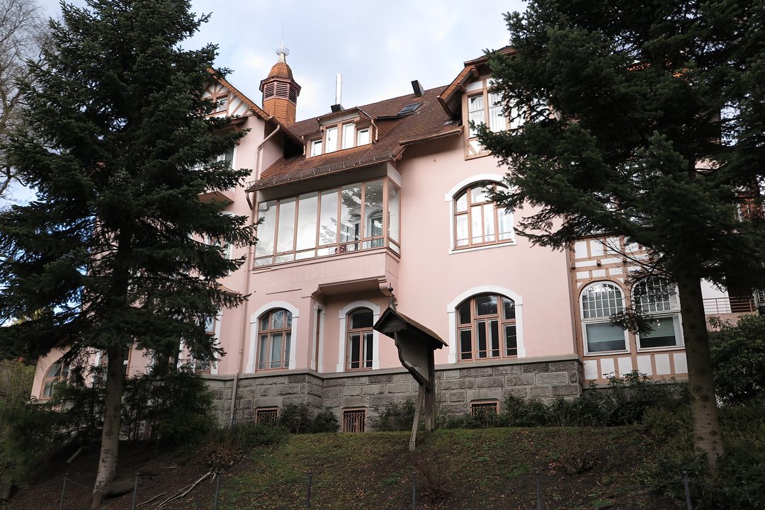 Ärztehaus mit Praxen und Wohnungen in Siegen