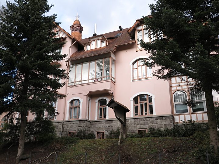 Ärztehaus mit Praxen und Wohnungen in Siegen, Foto 1 von 6