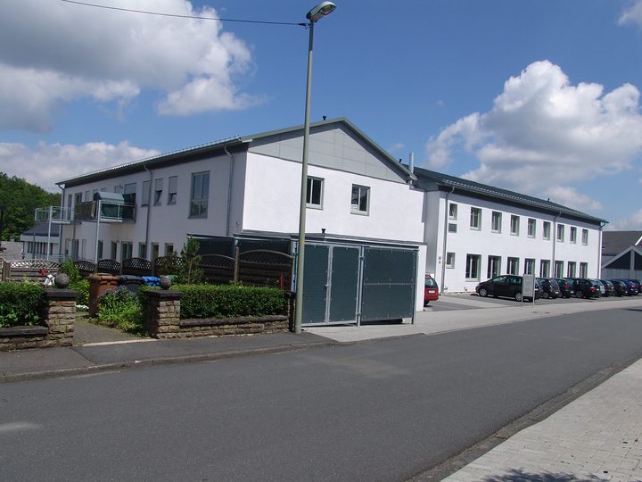 Wohn- und Geschäftshaus im Ortskern von Wilnsdorf, Foto 1 von 4